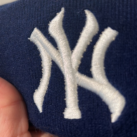 NY Yankee Stadium PomPom Beanie Hat - Picture 9 of 13